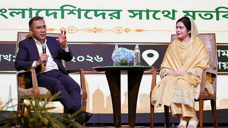 মালয়েশিয়ার কুয়ালা লামপুরে সাংগ্রি লা হোটেলে প্রবাসী বাংলাদেশিদের সঙ্গে মতবিনিময় করেন প্রধানমন্ত্রী তারেক রহমান। সেখানে ছিলেন তার সহধর্মিণী জুবাইদা রহমান।