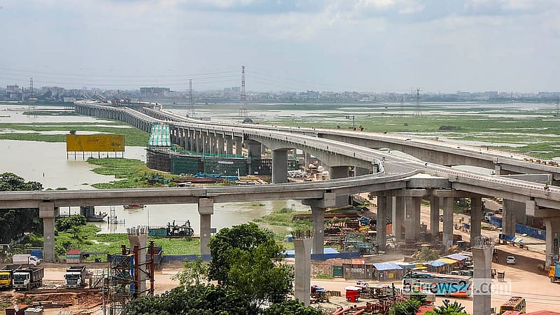২৪ কিলোমিটার দীর্ঘ ঢাকা-আশুলিয়া এলিভেটেড এক্সপ্রেসওয়ের নির্মাণ কাজ এগিয়ে চলছে