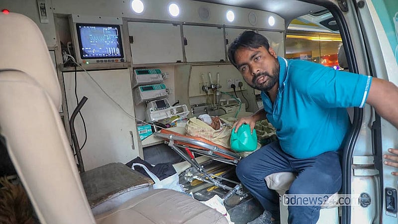 কিডনি জটিলতায় রাজধানীর মগবাজারের আদ-দ্বীন হাসপাতালের আইসিইউতে ভর্তি ছিলেন কালিপদ দত্ত। হাসপাতালটির লাইসেন্স বাতিল হওয়ার পর তাকে অন্য হাসপাতালে সরিয়ে নেন স্বজনরা