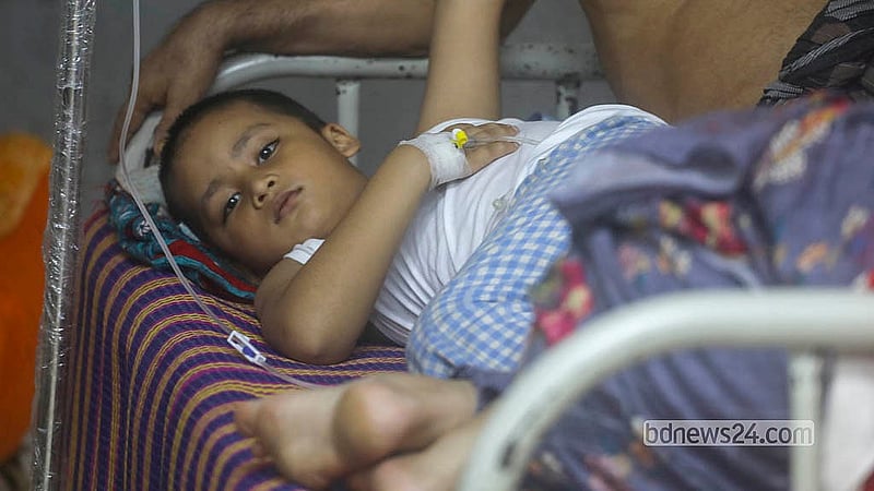 রাজধানীর মুগদা মেডিকেল কলেজ হাসপাতালে ডেঙ্গু নিয়ে ভর্তি এক শিশু
