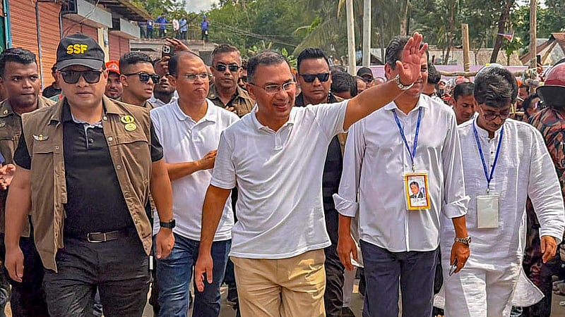 চাঁদপুর যাওয়ার পথে শনিবার কুমিল্লার লক্ষ্মীপুর বাজার মাঠে পথসভায় প্রধানমন্ত্রী তারেক রহমান