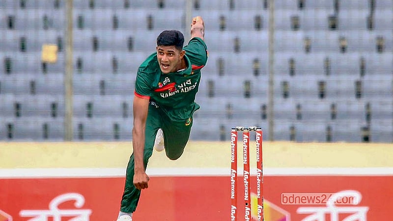 অস্ট্রেলিয়ার বিপক্ষে ওয়ানডেতে ১০ ওভার বল করে ৪১ রানের বিনিময়ে ৪ উইকেট শিকার করেছেন নাহিদ রানা