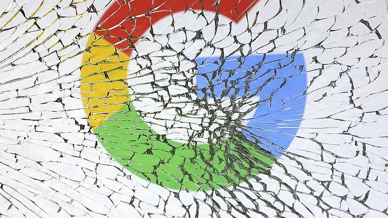 ২০১৭ সালের বহুল আলোচিত ‘ট্রান্সফর্মার’ গবেষণাপত্রের জন্মদাতা গুগল, যা আজকের জেনারেটিভ এআই বিপ্লবের ভিত্তি গড়ে দিয়েছিল। ছবি: রয়টার্স