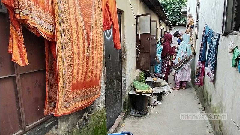 তুরাগের রানাভোলা এলাকার সুমনের ভাড়া বাসা।