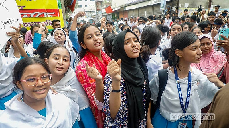 রাজধানীর দনিয়ায় ব্রাইট স্কুলের দশম শ্রেণির ছাত্রী সাবিকুন নাহার ‘আত্মহত্যা’ করায় বৃহস্পতিবার স্কুলের সামনে বিক্ষোভ করেন শিক্ষার্থীরা। স্কুল কর্তৃপক্ষের ‘চাপ ও দুর্ব্যবহারের কারণে’ ওই শিক্ষার্থী আত্মহত্যা করেন বলে অভিযোগ শিক্ষার্থীদের