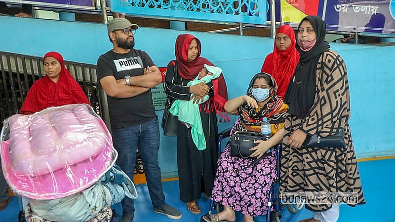 লাইসেন্স বাতিল হওয়ার পর শুক্রবার রাজধানীর মগবাজারের আদ-দ্বীন হাসপাতাল ছাড়ছেন চিকিৎসাধীন রোগীরা