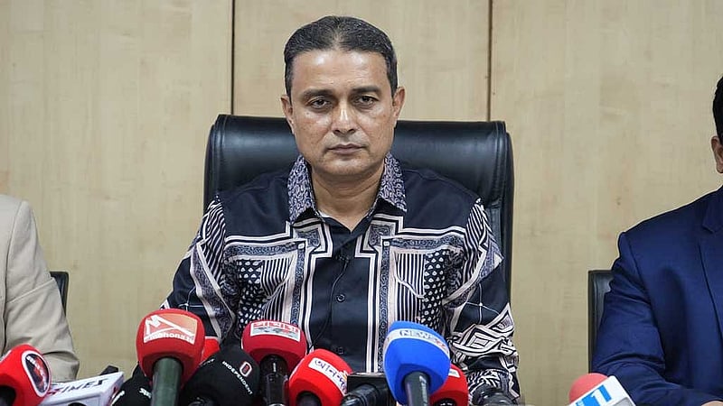 ডিএমপি মিডিয়া সেন্টারে সংবাদ সম্মেলনে বক্তব্য রাখেন সিটিটিসির প্রধান মোহাম্মদ শামসুল হক