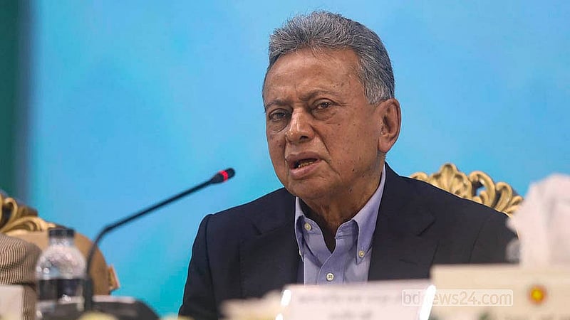ঢাকার ওসমানী স্মৃতি মিলনায়তনে শুক্রবার বাজেট পরবর্তী সংবাদ সম্মেলনে সাংবাদিকদের নানা প্রশ্নের উত্তর দেন অর্থমন্ত্রী আমির খসরু মাহমুদ চৌধুরী