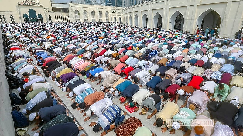 রোজার ঈদের আগে শেষ শুক্রবার অনুষ্ঠিত হয় জুমাতুল বিদা। এবার যদি ২৯ রোজা হয়, তাহলে এ শুক্রবারই জুমাতুল বিদা। আর যদি ৩০ রোজ হয়, তাহলে আগামী শুক্রবার হবে জুমাতুল বিদা। শুক্রবার বায়তুল মোকাররম জাতীয় মসজিদে জুমার নামাজে হাজারো মানুষ