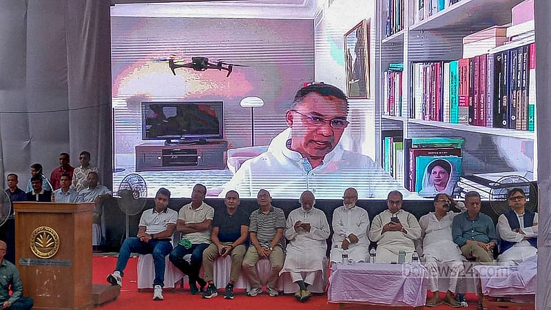 রাজধানীর নয়া পল্টনে বুধবার বিকালে বিএনপির তারুণ্যের সমাবেশে লন্ডন থেকে ভিডিও কনফারেন্সের মাধ্যমে যুক্ত হন দলের ভারপ্রাপ্ত চেয়ারম্যান তারেক রহমান।