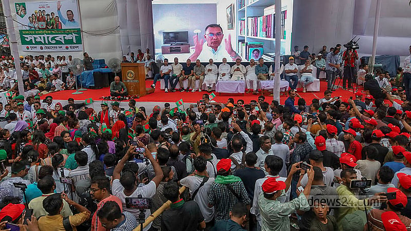 রাজধানীর নয়া পল্টনে বুধবার বিকালে বিএনপির তারুণ্যের সমাবেশে লন্ডন থেকে ভিডিও কনফারেন্সের মাধ্যমে যুক্ত হন দলের ভারপ্রাপ্ত চেয়ারম্যান তারেক রহমান।