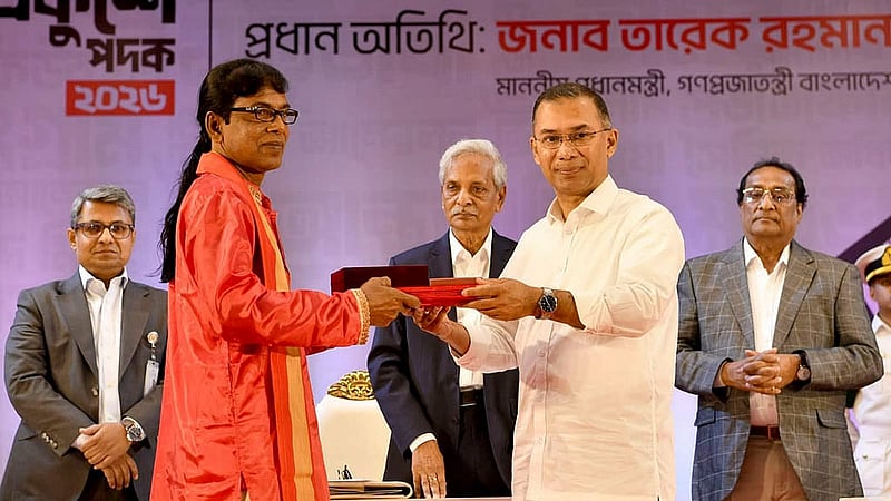 নাট্যকলায় অবদানের জন্য বৃহস্পতিবার ঢাকার ওসমানী স্মৃতি মিলনায়তনে ইসলাম উদ্দিন পালাকারের হাতে একুশে পদক তুলে দেন প্রধানমন্ত্রী তারেক রহমান