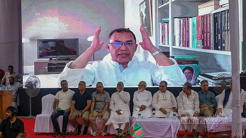 রাজধানীর নয়া পল্টনে বুধবার বিকালে বিএনপির তারুণ্যের সমাবেশে লন্ডন থেকে ভিডিও কনফারেন্সের মাধ্যমে যুক্ত হন দলের ভারপ্রাপ্ত চেয়ারম্যান তারেক রহমান।