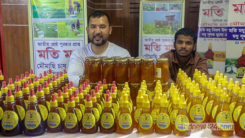 ঢাকার তেজগাঁওয়ে বিসিক ভবনে পাঁচ দিনের মেলায় রয়েছে খাদ্যপণ্যের স্টলও