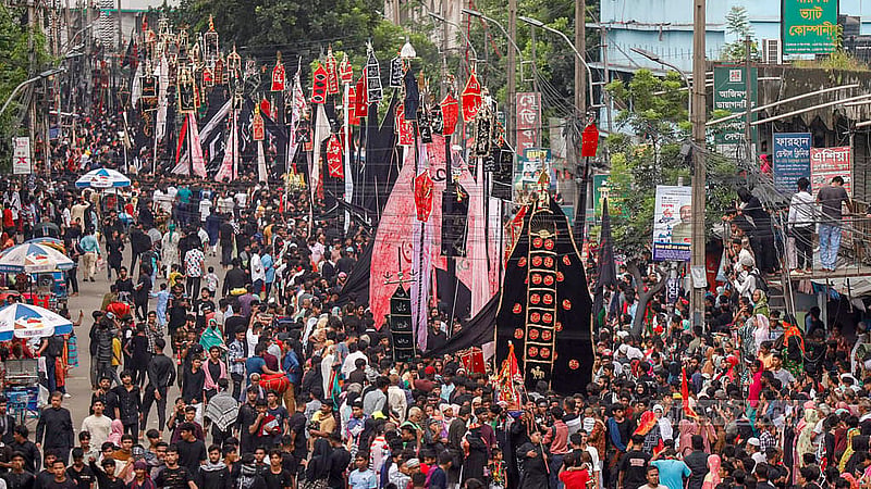 তাজিয়া মিছিলে ‘হায় হোসেন, হায় হোসেন’ মাতমে হাজার বছর আগের কারবালার বিয়োগান্তক ঘটনা স্মরণ