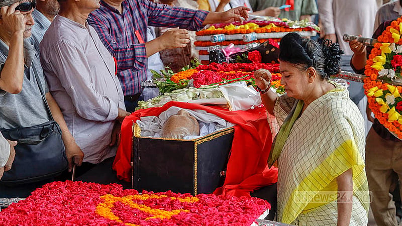 লেখক, গবেষক ও মার্ক্সবাদী তাত্ত্বিক বদরুদ্দীন উমরকে শেষ বারের মত দেখতে সোমবার অনেকেই আসেন কেন্দ্রীয় শহীদ মিনার প্রাঙ্গণে