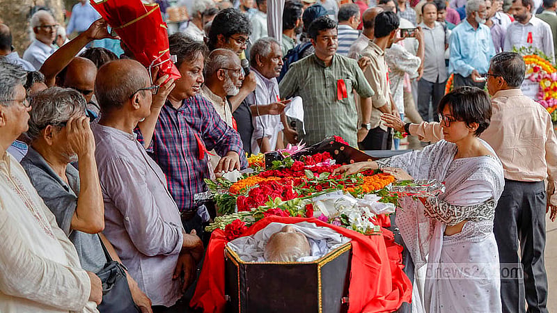 লেখক, গবেষক ও মার্ক্সবাদী তাত্ত্বিক বদরুদ্দীন উমরকে শেষ বারের মত দেখতে সোমবার অনেকেই আসেন কেন্দ্রীয় শহীদ মিনার প্রাঙ্গণে