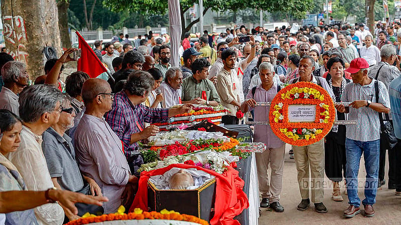 কেন্দ্রীয় শহীদ মিনার প্রাঙ্গণে সোমবার বদরুদ্দীন উমরকে শ্রদ্ধা জানায় বিভিন্ন সংগঠন