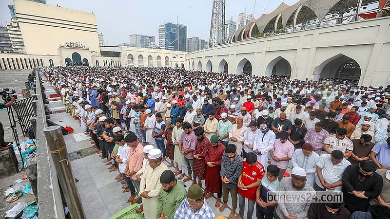 রোজার ঈদের আগে শেষ শুক্রবার অনুষ্ঠিত হয় জুমাতুল বিদা। এবার যদি ২৯ রোজা হয়, তাহলে এ শুক্রবারই জুমাতুল বিদা। আর যদি ৩০ রোজ হয়, তাহলে আগামী শুক্রবার হবে জুমাতুল বিদা। শুক্রবার বায়তুল মোকাররম জাতীয় মসজিদে জুমার নামাজে হাজারো মানুষ