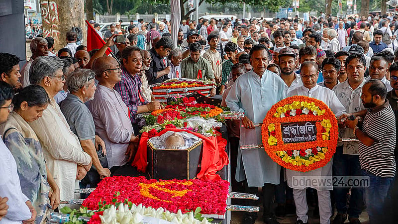 কেন্দ্রীয় শহীদ মিনার প্রাঙ্গণে সোমবার বদরুদ্দীন উমরকে বিএনপি তরফে শ্রদ্ধা জানাতে আসেন দলটির যুগ্ম মহাসচিব হাবিব উন নবী খান সোহেল