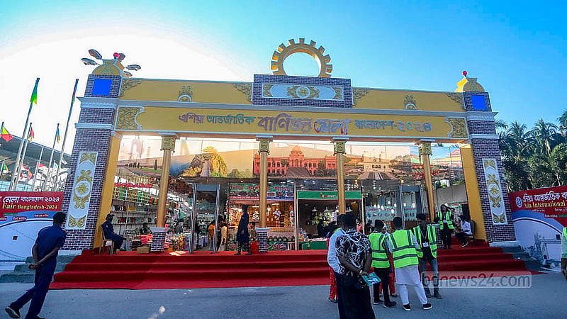 রাজধানীর আগারগাঁওয়ে বঙ্গবন্ধু আন্তর্জাতিক সম্মেলন কেন্দ্রের প্রাঙ্গণে শুরু হয়েছে এশিয়া আন্তর্জাতিক বাণিজ্য মেলা।  ১৭ দিনের এ মেলা চলবে ২৩ নভেম্বর পর্যন্ত