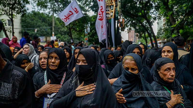 পুরান ঢাকার হোসাইনী দালান থেকে বের হওয়া তাজিয়া মিছিলে শোকের মাতমে ছিলেন নারীরাও