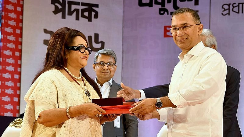 চলচ্চিত্রে অবদান রাখায় বৃহস্পতিবার ঢাকার ওসমানী স্মৃতি মিলনায়তনে ফরিদা আক্তার ববিতার হাতে একুশে পদক তুলে দেন প্রধানমন্ত্রী তারেক রহমান