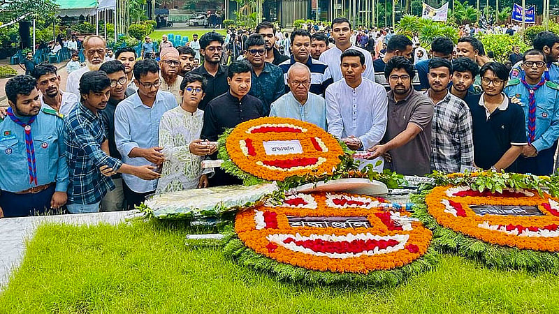জাতীয় কবি কাজী নজরুল ইসলামের ৫০তম মৃত্যুবার্ষিকী উপলক্ষে ঢাকা বিশ্ববিদ্যালয়ে কবির সমাধিতে শ্রদ্ধা নিবেদন করেন বিএনপি’র ভারপ্রাপ্ত মহাসচিব রুহুল কবির রিজভী