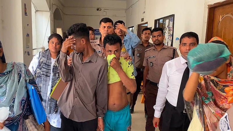 রিমান্ডে থাকা আসামিরা। ফাইল ছবি