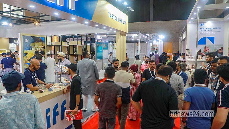 ঢাকার ইন্টারন্যাশনাল কনভেনশন সিটি বসুন্ধরায় ‘ফুডপ্রো এক্সপোতে’ ক্রেতা-দর্শনার্থীদের ভিড়