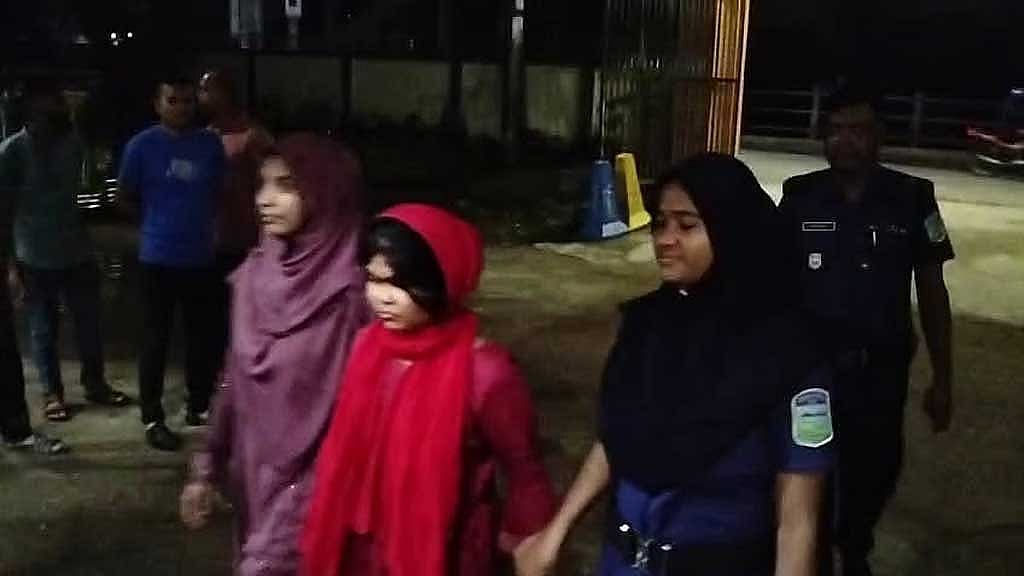 ‘ফ্যামিলি কার্ডের জন্য ঘুষ’: নেত্রকোণার সেই এনসিপি নেত্রীকে অব্যাহতি