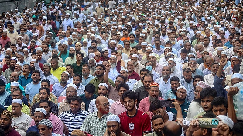 মতিঝিলের শাপলা চত্বরে শনিবার সকালে চট্টগ্রাম অভিমুখী ‘লং মার্চ’ কর্মসূচির উদ্বোধনী সমাবেশের একাংশ