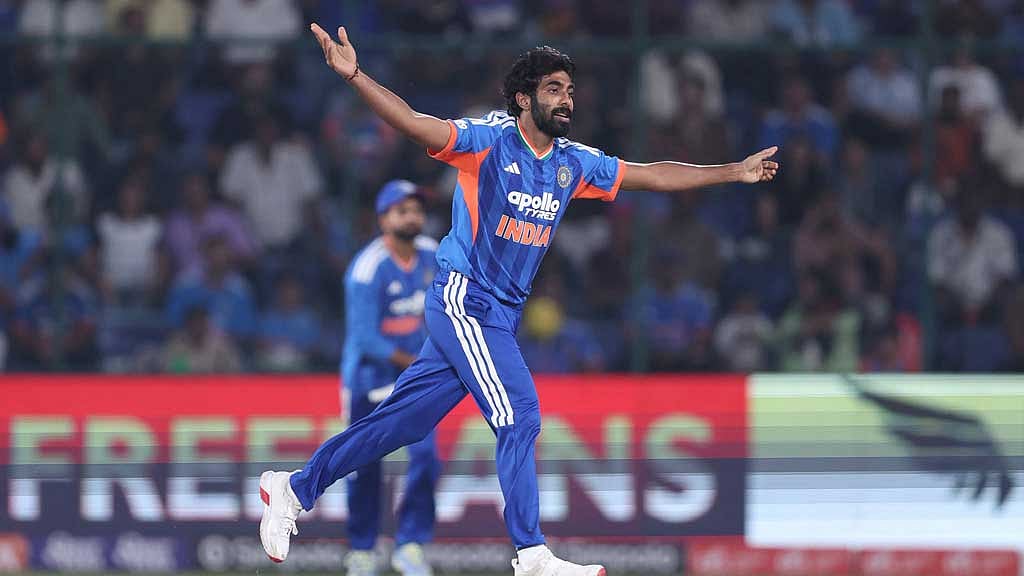 ‘ভীষণ দামী’ বুমরাহয় ফের মুগ্ধ আকাশ