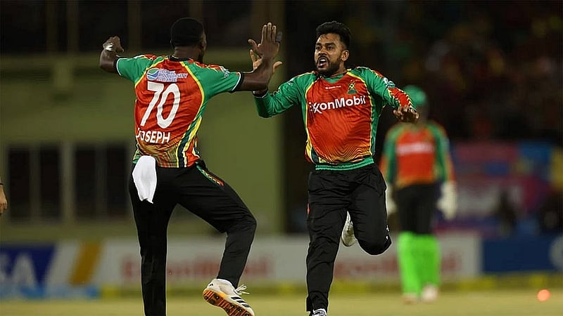 সিপিএলে এভাবেই উড়ছেন মিরাজ। ছবি: সিপিএল।
