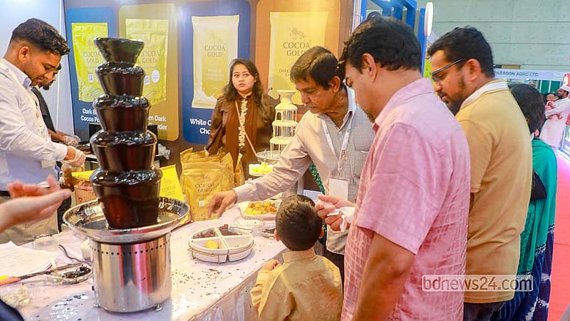 ঢাকার ইন্টারন্যাশনাল কনভেনশন সিটি বসুন্ধরায় ফুডপ্রো এক্সপোতে রয়েছে বিভিন্ন রকমের খাবারের স্টল