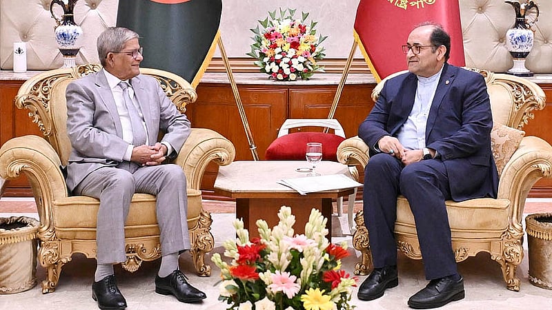 বঙ্গভবনে রাষ্ট্রপতি মির্জা ফখরুল ইসলাম আলমগীরের সঙ্গে বৃহস্পতিবার সাক্ষাৎ করেন ঢাকায় ইরানের রাষ্ট্রদূত জলিল রহিমি জাহানাবাদি
