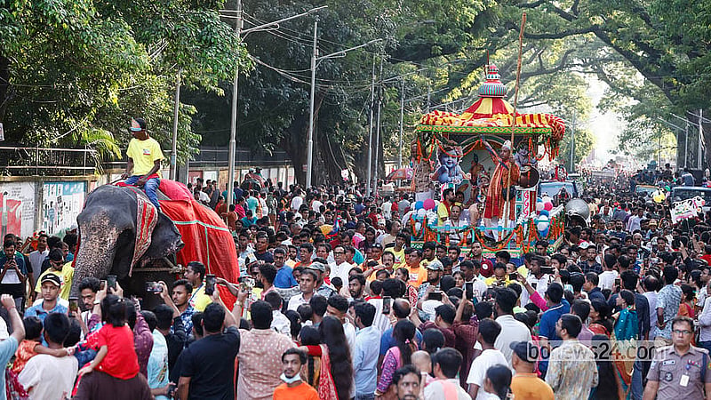 বর্ণাঢ্য আয়োজনে শুক্রবার রাজধানীতে শ্রীকৃষ্ণের জন্মতিথি ‘জন্মাষ্টমী’ উদযাপন করেন সনাতন ধর্মাবলম্বীরা