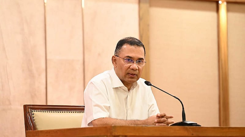 রাজধানীর তেজগাঁওয়ে প্রধানমন্ত্রীর কার্যালয়ে শনিবার আওয়ামী ফ্যাসিবাদবিরোধী আন্দোলনে গুম-খুনের শিকার এবং জুলাই গণঅভ্যুত্থানে শহীদ পরিবারের সদস্যদের নিয়োগপত্র প্রদান অনুষ্ঠানে প্রধানমন্ত্রী তারেক রহমান