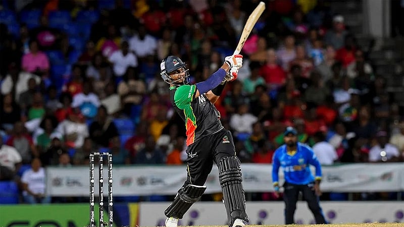 দশম ওভারে ক্রিজে গিয়েও ১২১ রানের ইনিংস খেললেন শানাকা। ছবি: সিপিএল।
