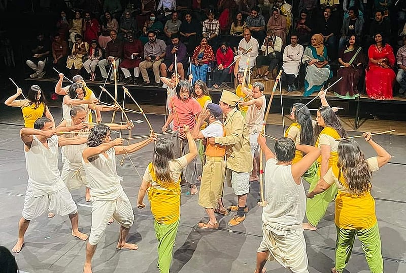 মামুনুর রশীদের রাঢ়াঙ নাটকের দৃশ্য