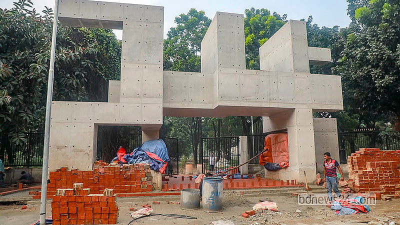 রাজধানীর ওসমানী উদ্যানের প্রবেশ ফটক নতুন করে নির্মাণ করা হয়েছে