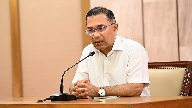 রাজধানীর তেজগাঁওয়ে প্রধানমন্ত্রীর কার্যালয়ে শনিবার আওয়ামী ফ্যাসিবাদবিরোধী আন্দোলনে গুম-খুনের শিকার এবং জুলাই গণঅভ্যুত্থানে শহীদ পরিবারের সদস্যদের নিয়োগপত্র প্রদান অনুষ্ঠানে প্রধানমন্ত্রী তারেক রহমান