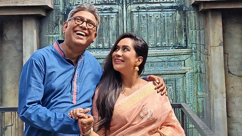 ‘সময় একটু থামো’ নাটকের দৃশ্য।  
