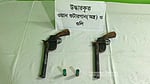রাজবাড়ীতে অভিযান চালিয়ে অস্ত্র-হাতবোমা উদ্ধার, যুবক গ্রেপ্তার