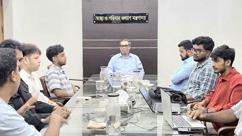 ডেঙ্গু প্রতিরোধে কনটেন্ট ক্রিয়েটরদের সহযোগিতা চায় স্বাস্থ্য মন্ত্রণালয়