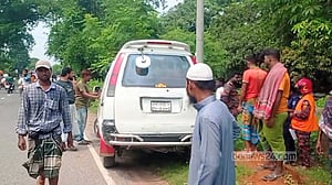 চুয়াডাঙ্গায় মাইক্রোবাসের ধাক্কায় নারীর মৃত্যু, গাড়ি ফেলে পালাল চালক