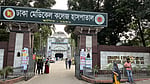 ইউ-টার্ন নেওয়ার সময় বাস থেকে পড়ে প্রাণ গেল সহকারীর