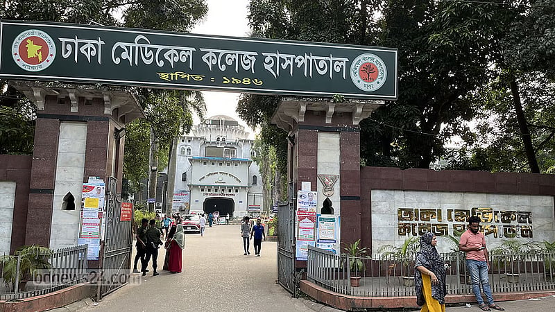 ইউ-টার্ন নেওয়ার সময় বাস থেকে পড়ে প্রাণ গেল সহকারীর