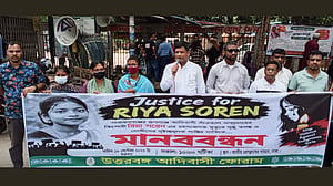 রূপগঞ্জে সাঁওতাল কিশোরীর লাশ: সুষ্ঠু তদন্তের দাবিতে মানববন্ধন
