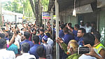 কুড়িগ্রামে সারের দাবিতে সড়ক অবরোধ, ৪ ঘণ্টা অবরুদ্ধ কৃষি কর্মকর্তা